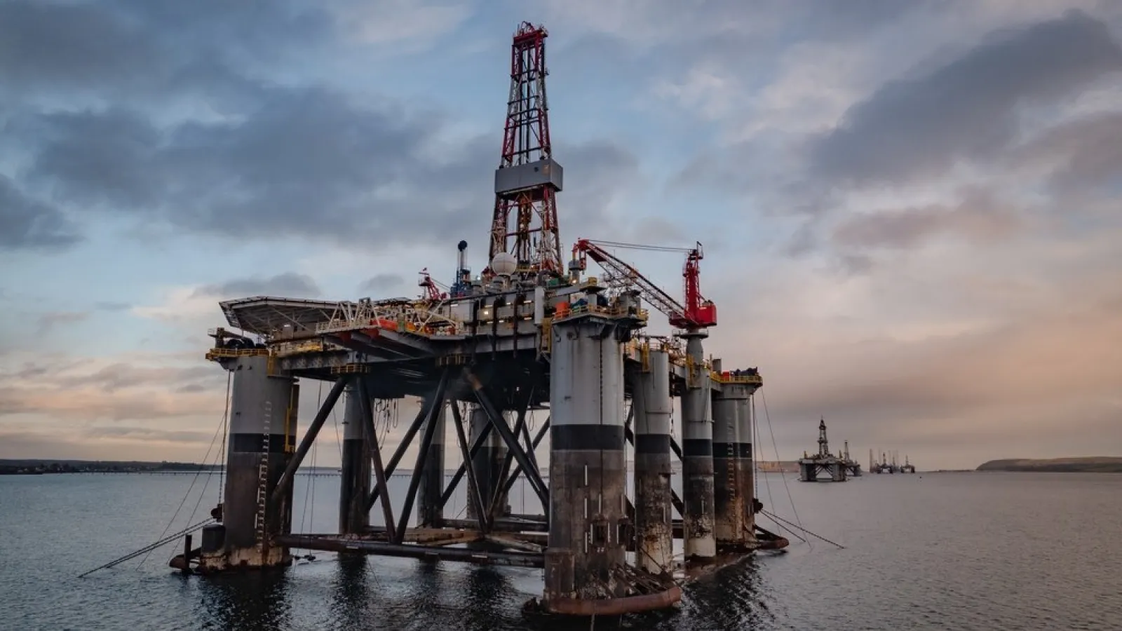UK: North Sea oil firms warned with fines for delays