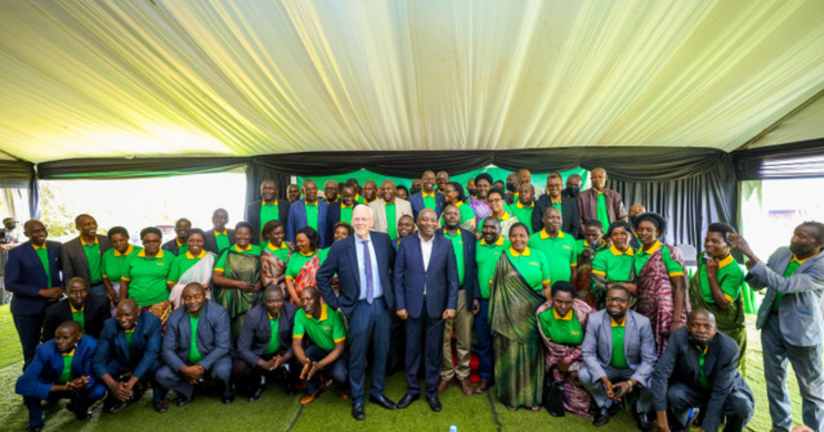 OpenGraph Image for Sir Ian Wood hands over tea factory to 5,000 farmers