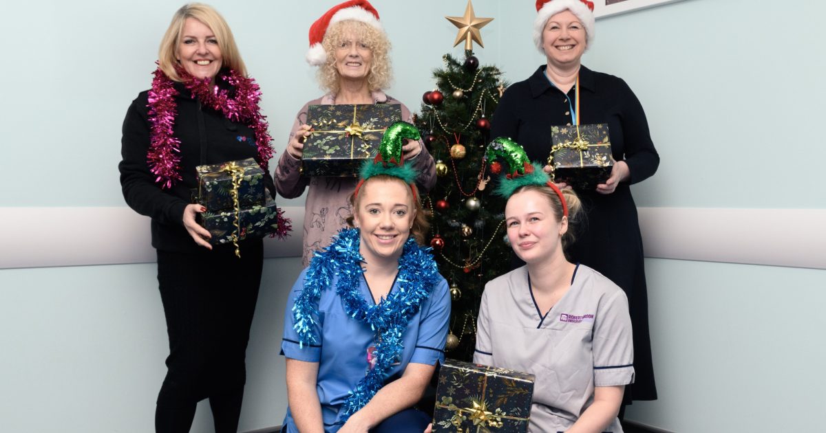 OpenGraph Image for Santa brings gifts to hundreds of hospital patients this Christmas
