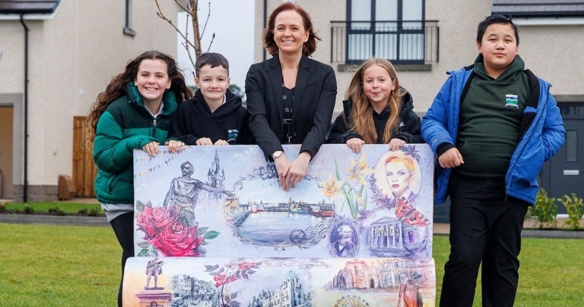 OpenGraph Image for Aberdeen housebuilder installs book bench in Milltimber following charity auction bid