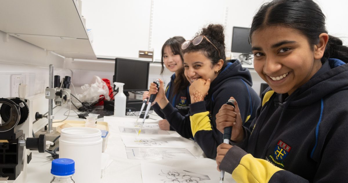 OpenGraph Image for St Margaret’s School for Girls visit The James Hutton Institute as part of the Daffodil DNA project