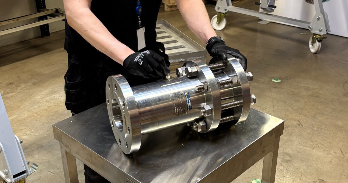 OpenGraph Image for STATS Group demonstrates fast, step-by-step installation of a mechanical pipe connector