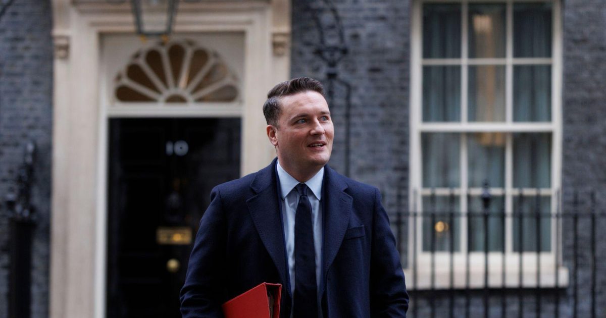 OpenGraph Image for Starmer faces showdown talks with Streeting as Labour revolt deepens