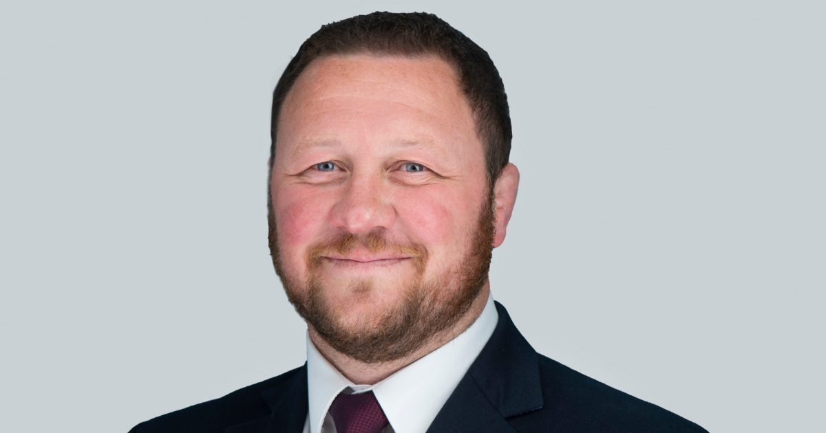 OpenGraph Image for CBRE celebrates Stewart Mustard’s 15 year career milestone