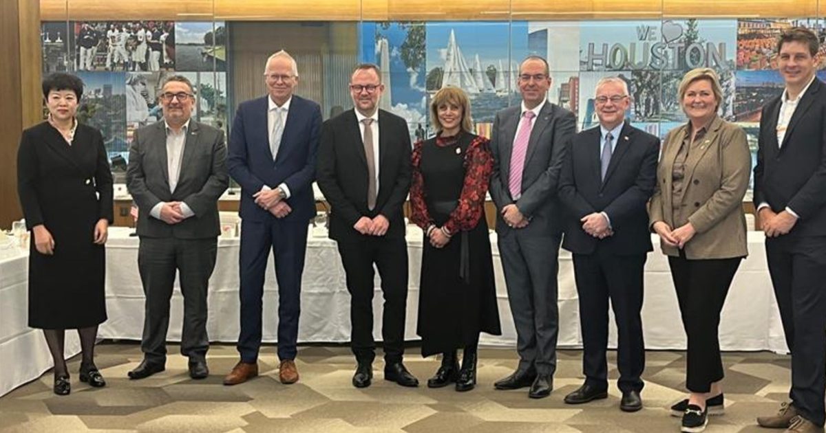 OpenGraph Image for Diverse team represents city in major energy conference