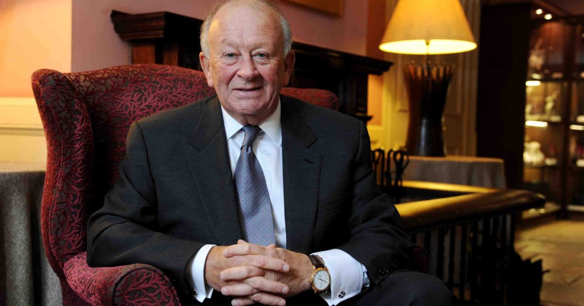 OpenGraph Image for 700 mourners pay tribute to Aberdeen legend Stewart Spence