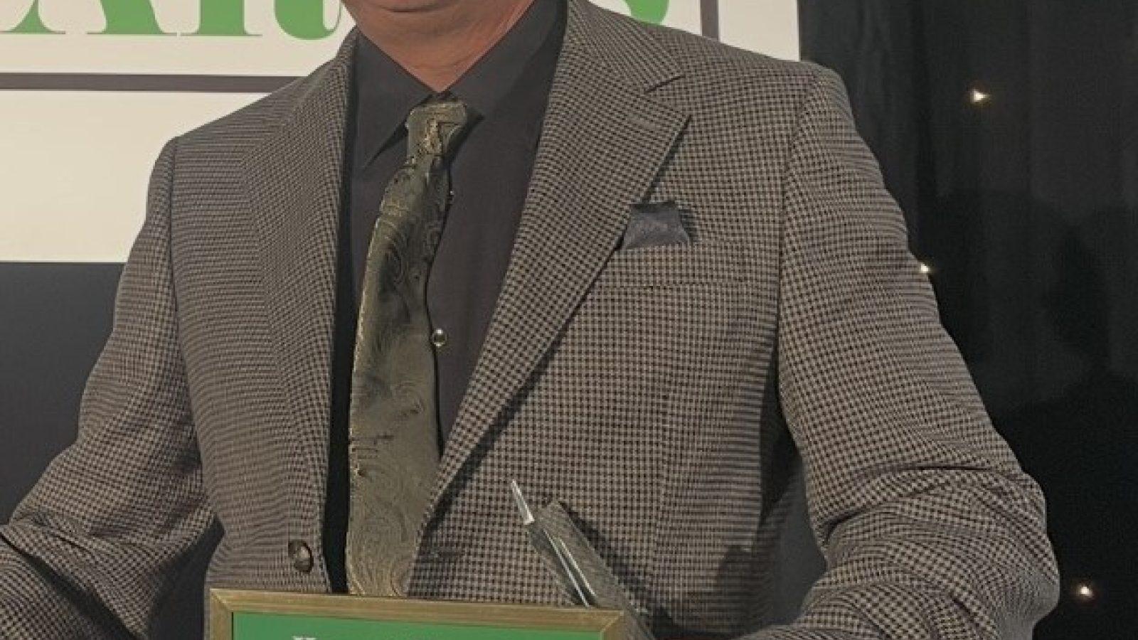 The Hutton’s potato breeder Drummond Todd accepting the award on behalf of the consortium.