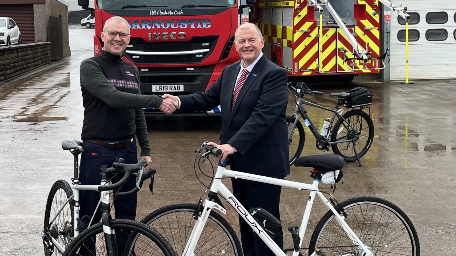 Event Director Neil Innes (left) and AM Phillip Trucktech Marketing Manager; Grant McLean (right)