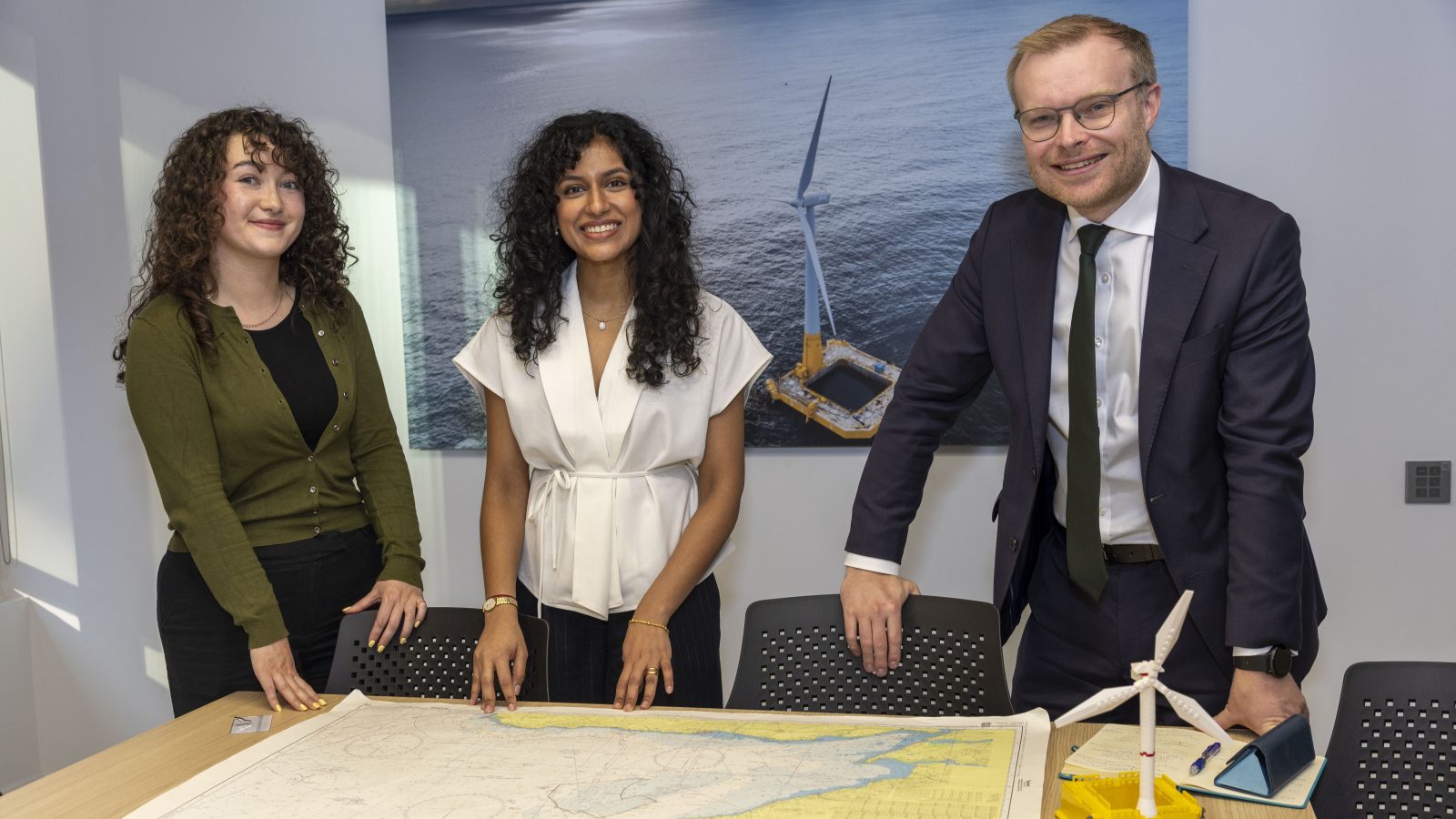 Energy Minister Michael Shanks MP meets wind farm project employees