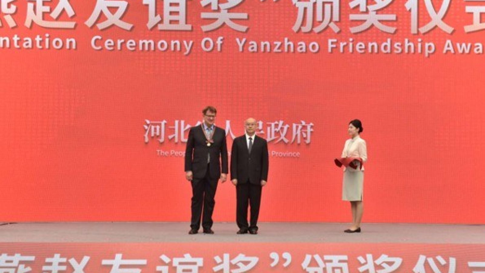 Professor Wiercigroch with Governor of Hebei Province Mr Wang Zhengpu