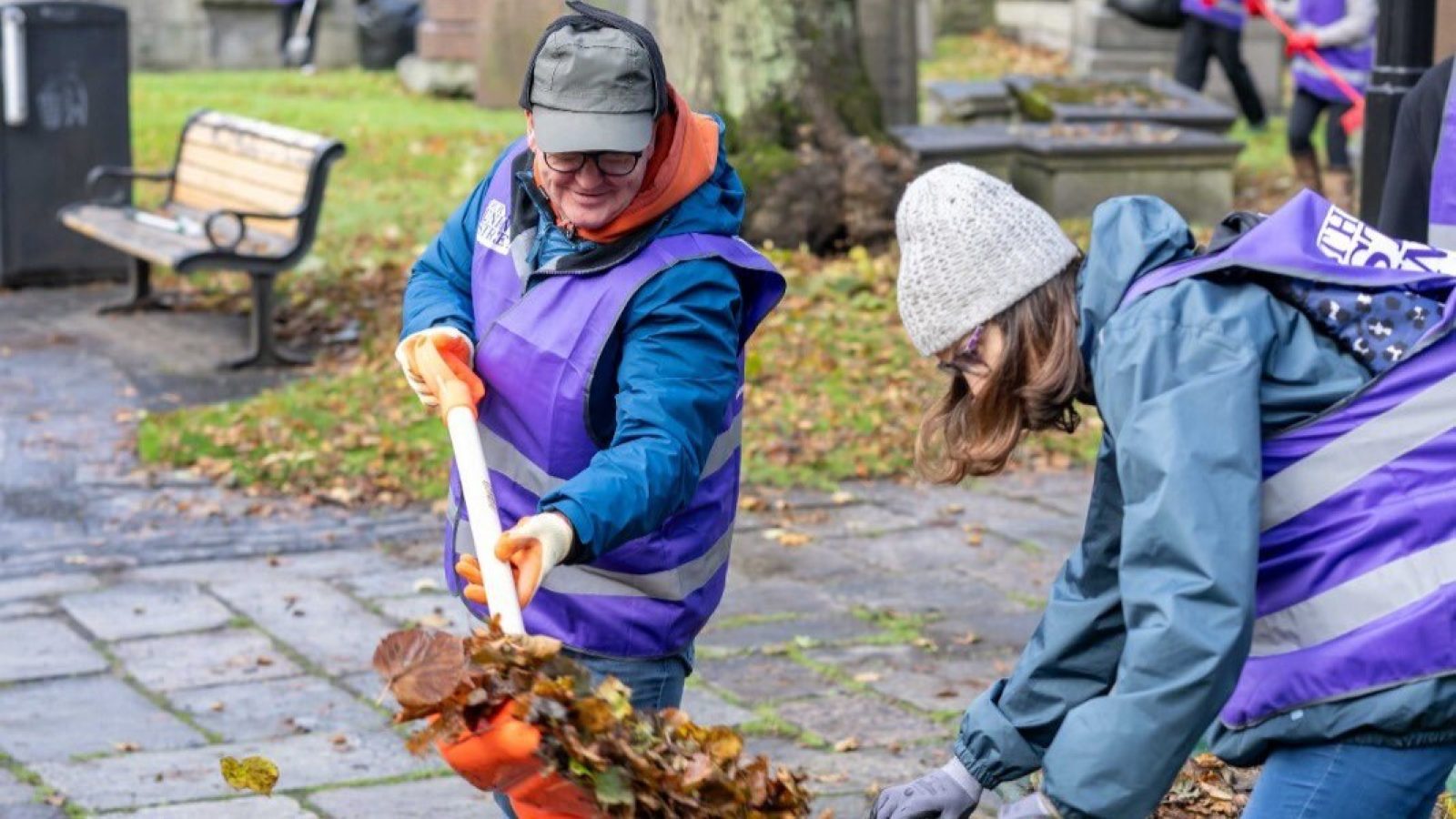 Derrick Thomson gets stuck in.