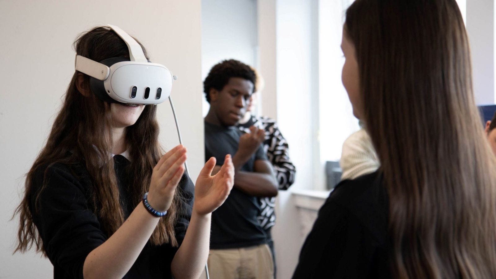 3.	Kemnay Academy pupils tests out the VR game