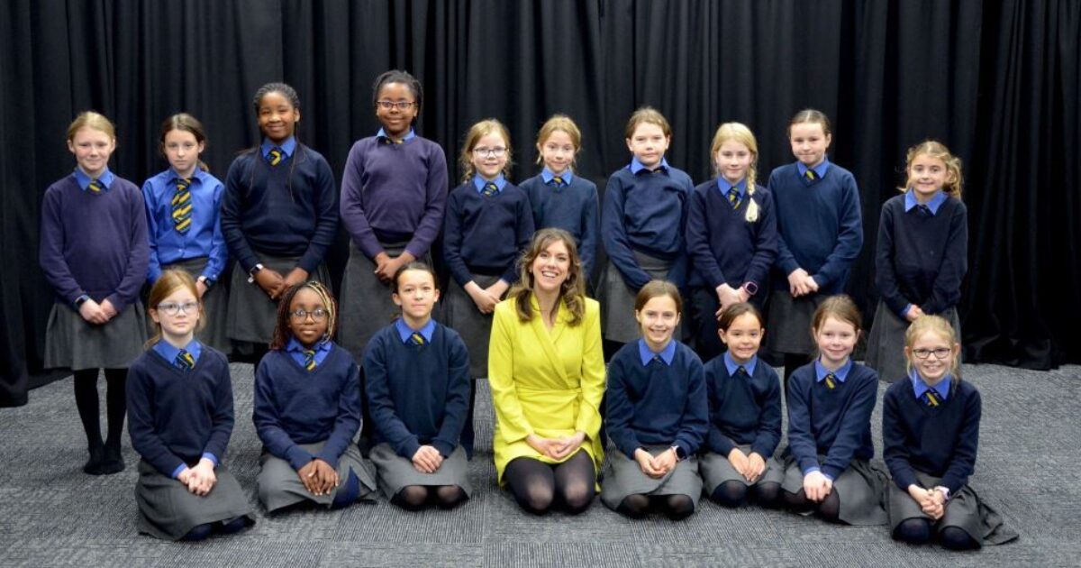 OpenGraph Image for Newsround presenter visits former school to share top tips for media success