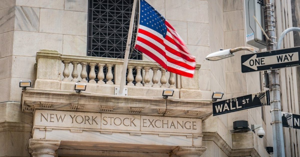 OpenGraph Image for Shares swing back and forth in dramatic day of trading in US