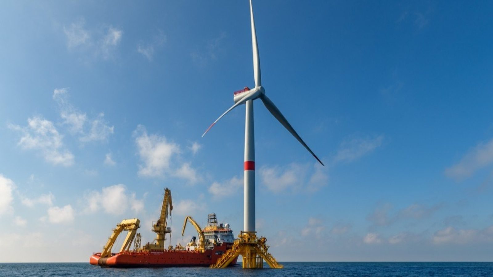 France overtakes UK as European leader for foreign investment in renewables