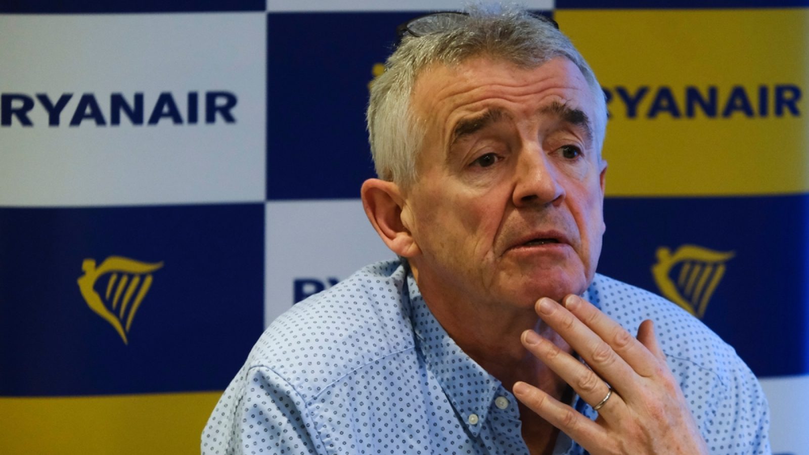 Ryanair boss calls for £1million salaries for senior politicians