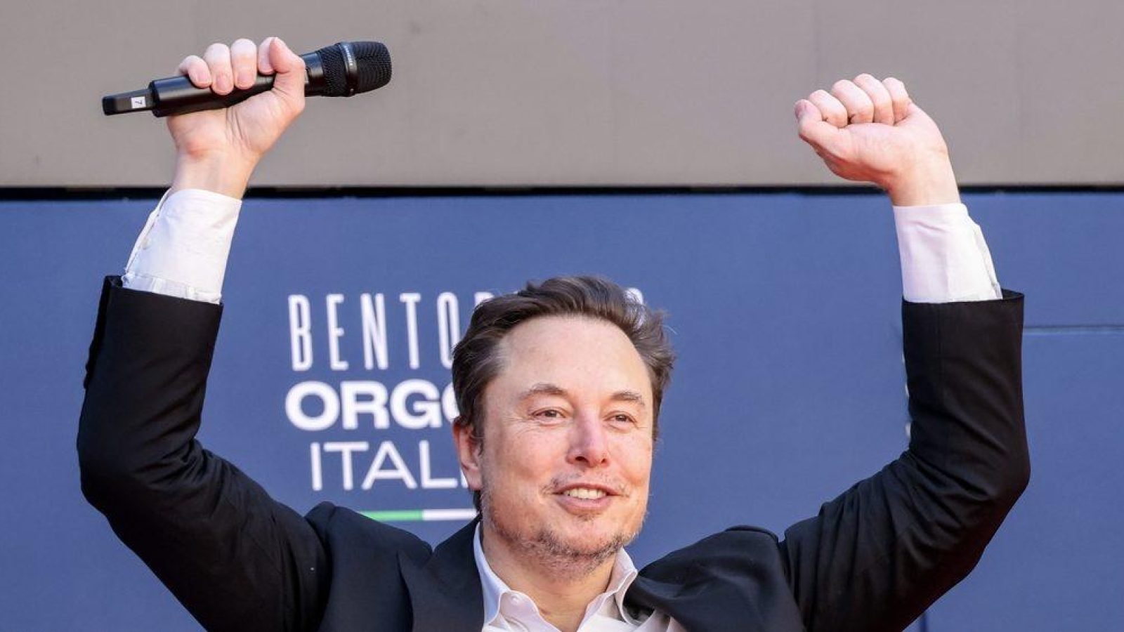 Elon Musk seeks to supply power to UK homes