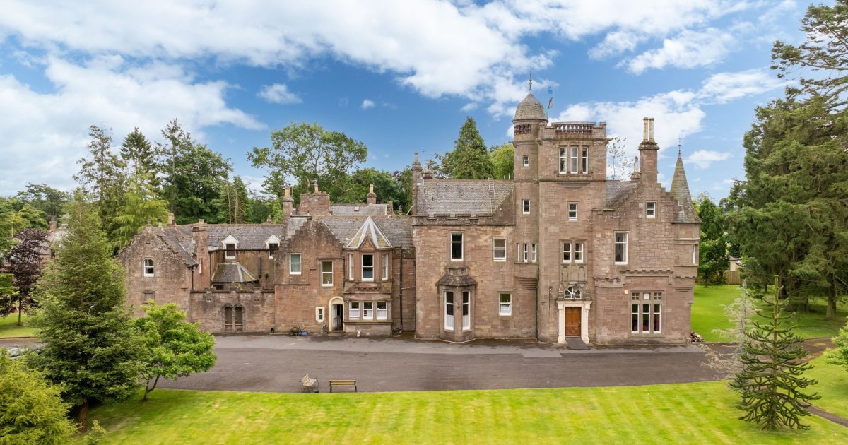 OpenGraph Image for Iconic C-listed hotel on the market for the first time in 40 years