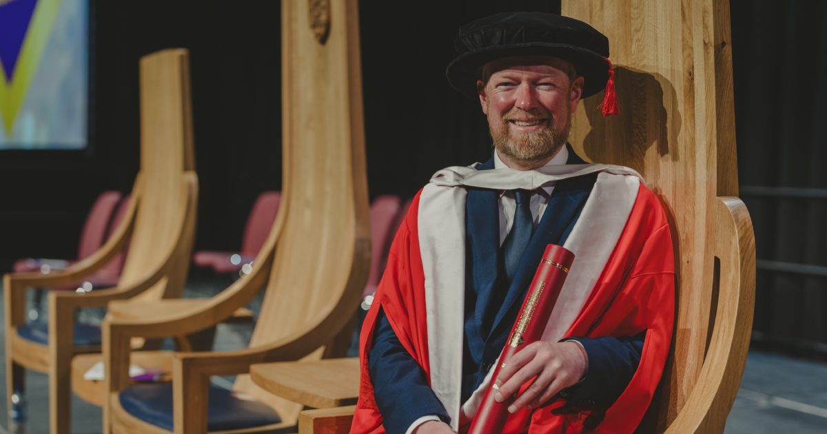 OpenGraph Image for Award-winning wildlife photographer handed honorary award