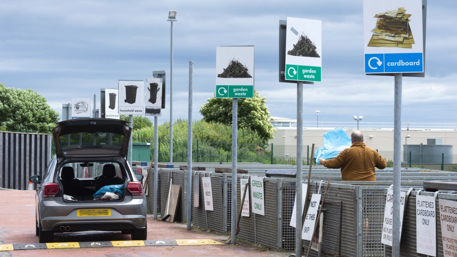 Daily half-hour closure at recycling centres