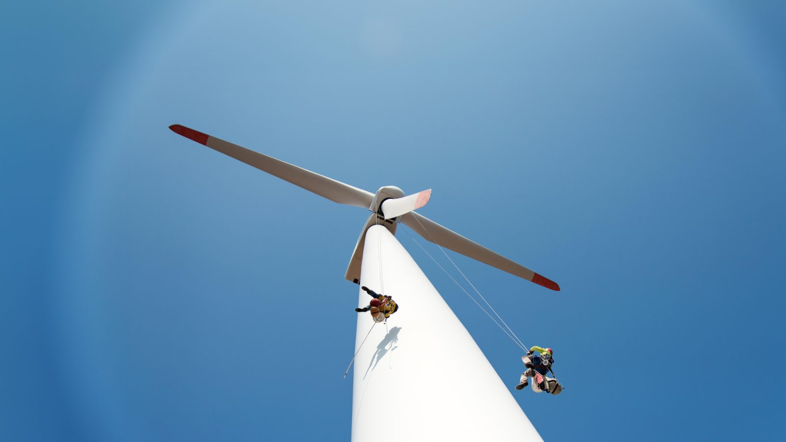 Free renewable energy training through the Oil & Gas Transition Training Fund