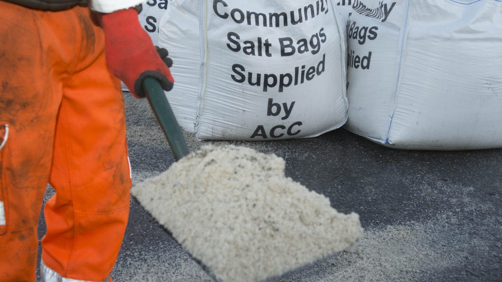 Applications now open for residents to get a free one-tonne community salt bag