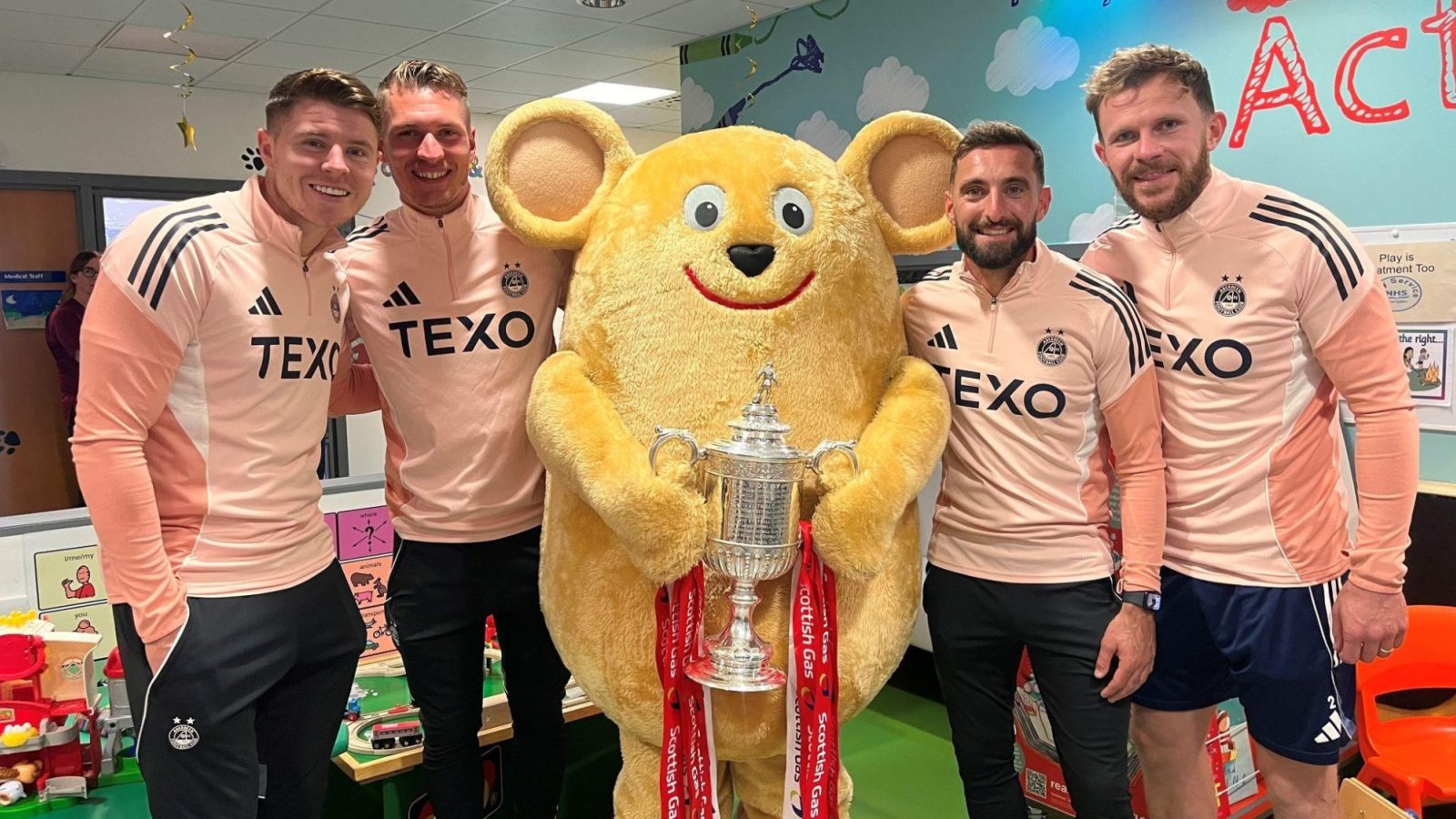 Dons heroes bring Scottish Cup to children's hospital