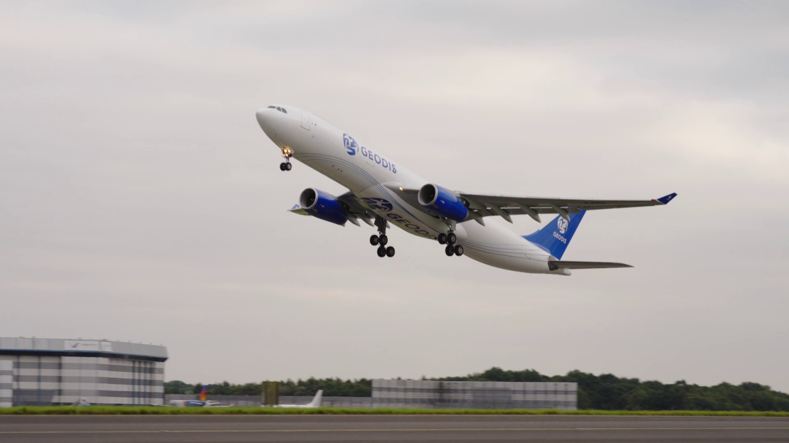 GEODIS in Switzerland strengthens its healthcare capabilities and expands its national footprint