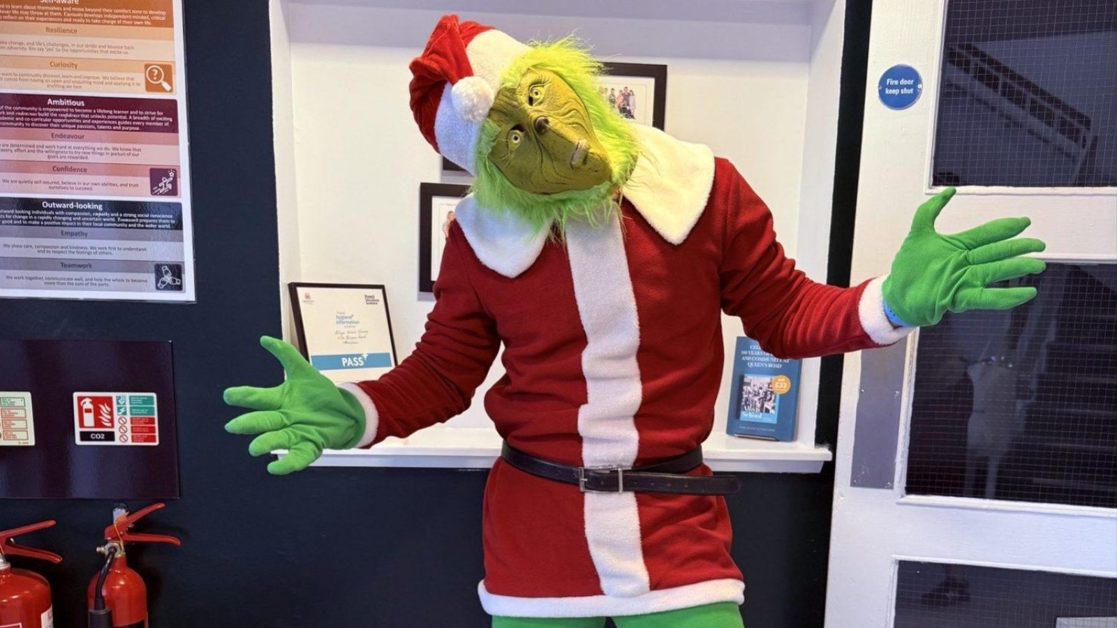 Festive community visit brings Miles of Smiles to Albyn School Nursery